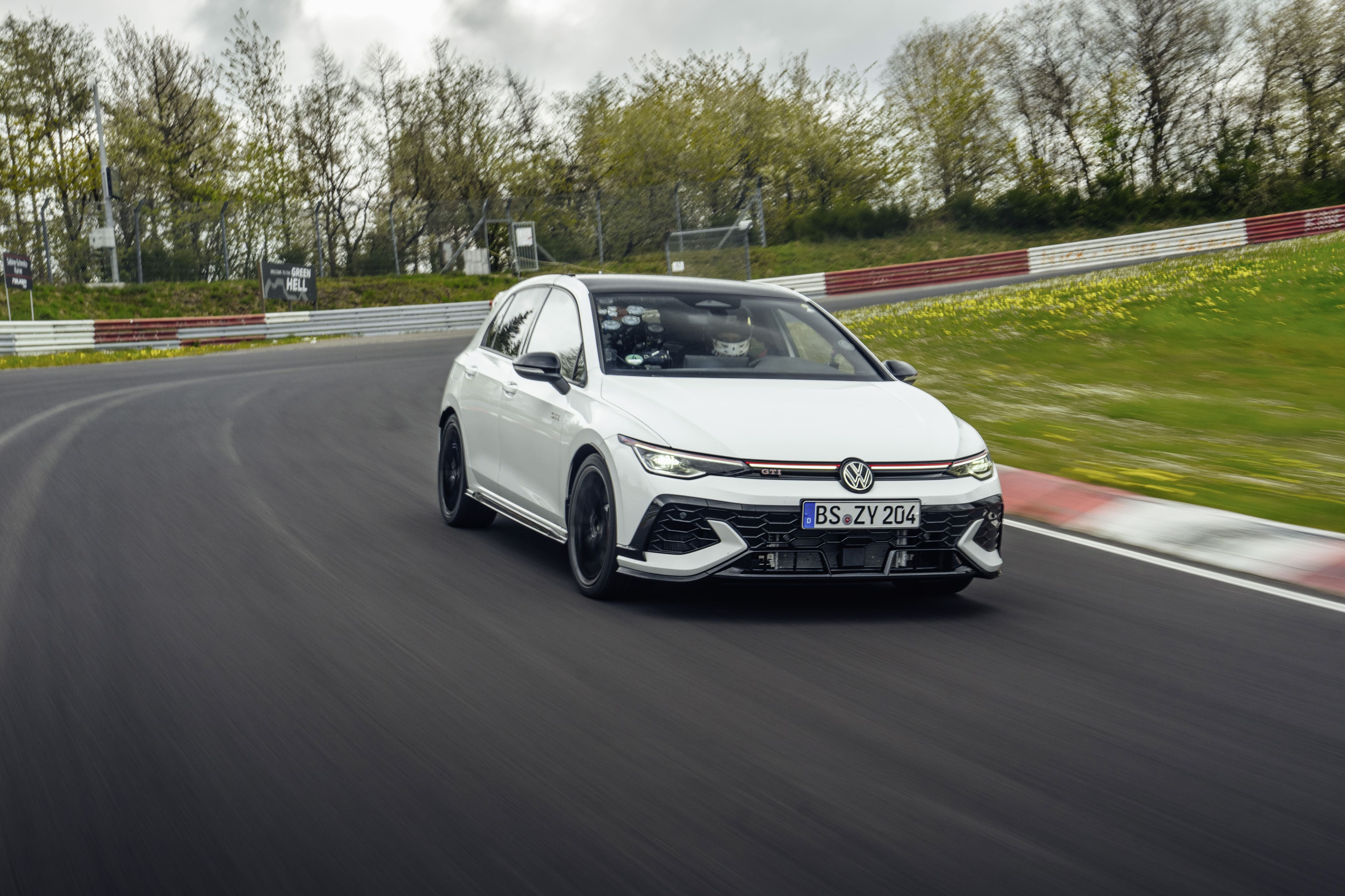 普利司通攜手福斯 Golf GTI 50 週年紀念版，締造紐柏林賽道全新紀錄（圖／普利司通輪胎提供）
